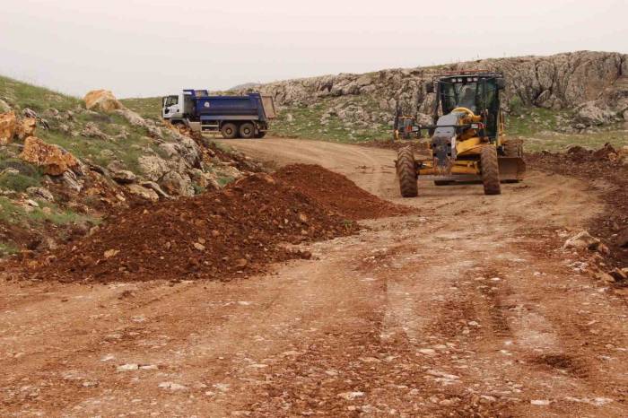 Büyükşehir Belediyesinden, Elmalı’da Yol Çalışması