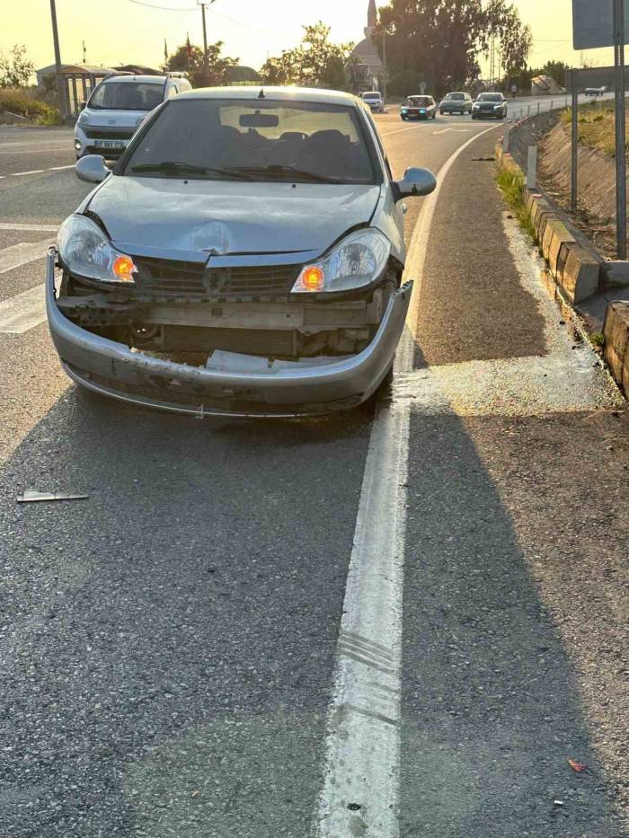 Seyir Halindeki Otomobile Arkadan Çarptı:1 Yaralı