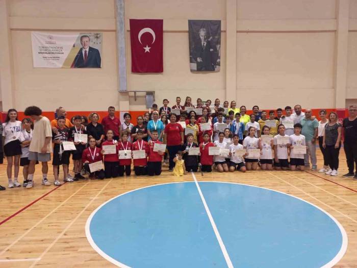 Badminton Analig Ege Grup Müsabakaları Sona Erdi