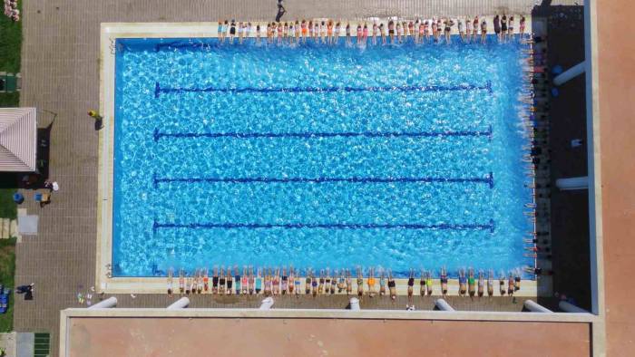 Kuyucak’ta Yüzme Bilmeyen Kalmayacak