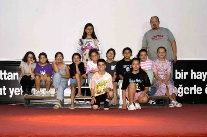 Çine’de Geleceğin Tiyatrocuları Yetiştiriyor