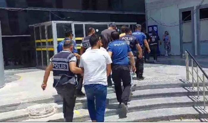 Hatay’da Yakalanan 5 Hırsızlık Şüphelisinden 3’ü Tutuklandı