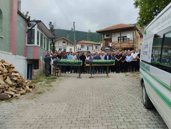 Eşi Tarafından Öldürülen Kadın Ve Annesi Tokat’ta Toprağa Verildi