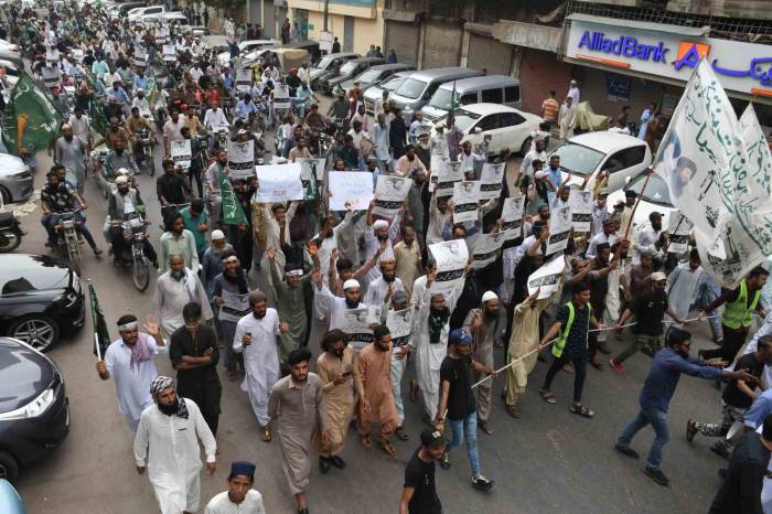 İsveç’teki Kur’an-ı Kerim’e Saldırı Pakistan’da Protesto Edildi