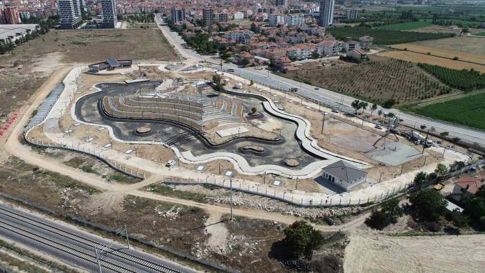 Belediye Tarafından Yapılan Şehir Parkı’nda Çalışmalar Devam Ediyor