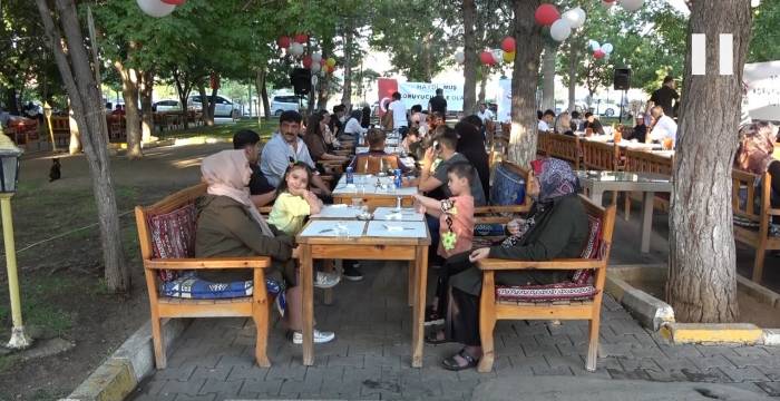 Muş’ta Koruyucu Aileler Yemekte Bir Araya Geldi
