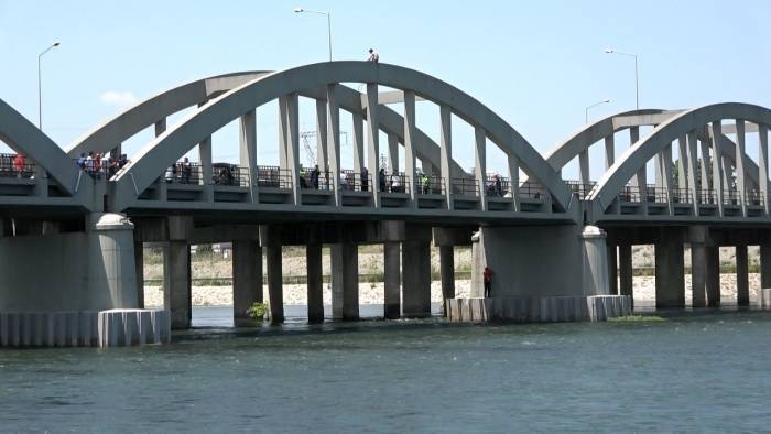 Köprüde İntihar Girişimi