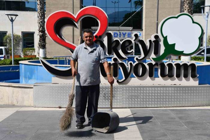 İçerisinde 1 Buçuk Milyon Tl Bulunan Çantayı Sahibine Teslim Etti