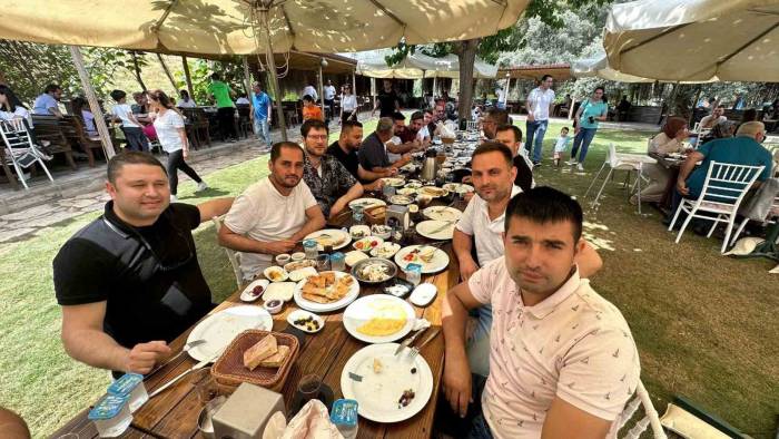 Kıbrıs’ta Başlayan Devrelerin Dostluğu Görenleri Şaşırtıyor