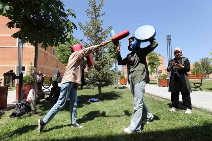 Van Gölü Kıyısında 5 Bin Genç Kamp Yapacak