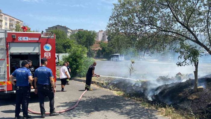 Ağaçlık Alanda Çıkan Yangın Korkuttu
