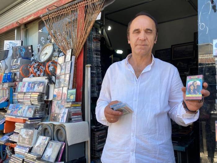 Yıllara Ve Teknolojiye Meydan Okuyarak 100 Bin Parça Kaset Biriktirdi