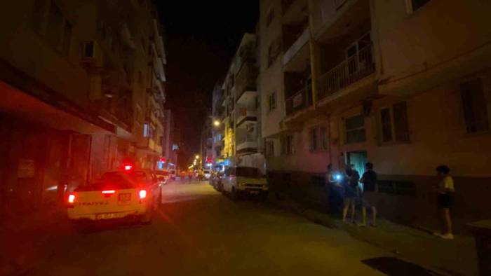 Apartmanı Saran Koku Vatandaşları Sokağa Döktü