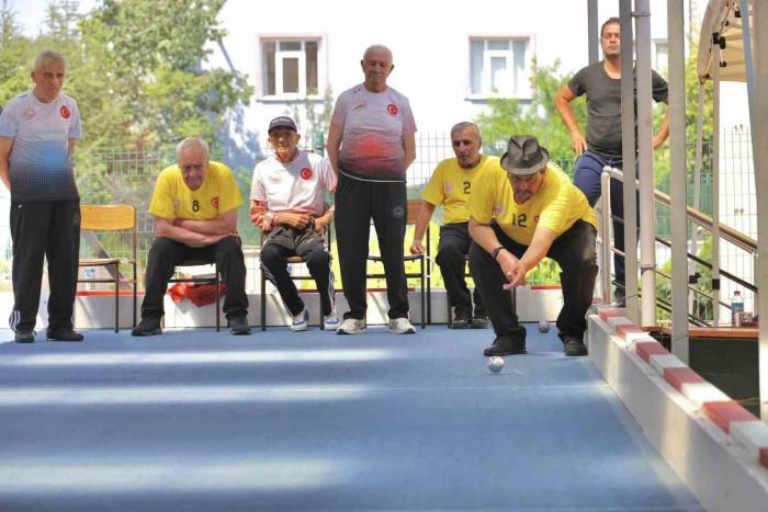Bilecik’in İhtiyar Delikanlıları 60 Yaş Ve Üstü Yetişkin Gençler Huzur Bocce Şampiyonası’na Hazırlanıyorlar