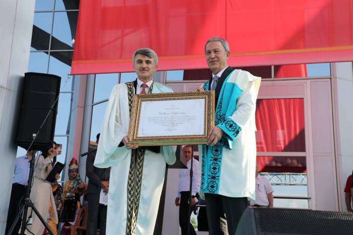 Dpü’den Hulusi Akar’a Fahri Doktora Unvanı