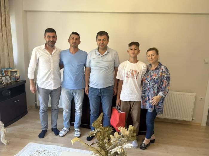 Başarılı Öğrencilere Hediye