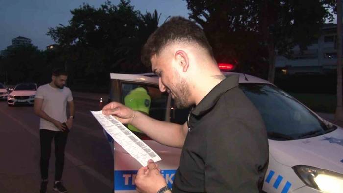 Kadıköy’de Makas Atarken Polise Yakalanan Sürücü: ”ilk Cezam, Devletimiz Var Olsun”
