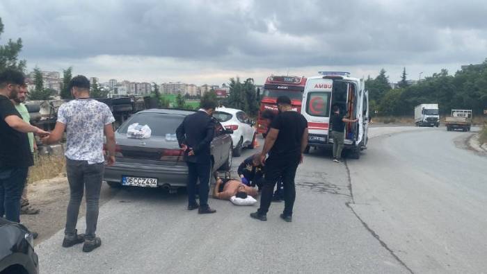 Seyir Halindeki Kamyon Devrildi: Sürücü Yaralandı