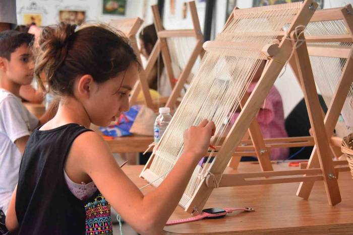 Minik Eller İlk Dokumalarını Yaptı