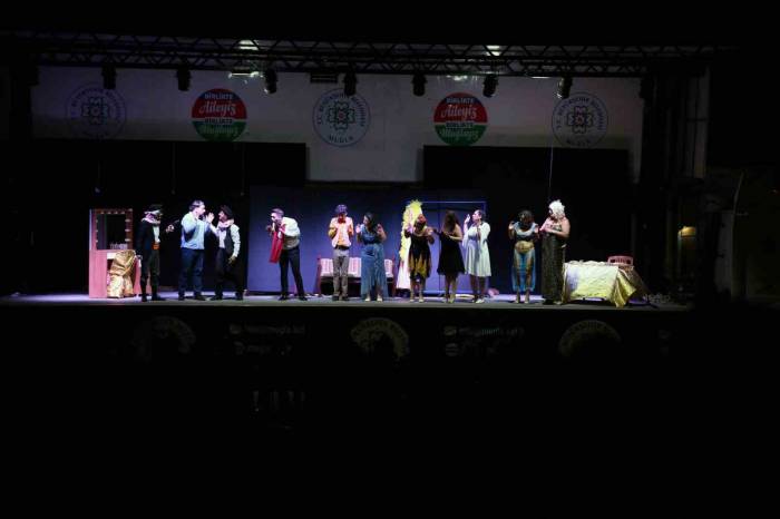 Hisseli Harikalar Kumpanyası İzleyici İle Buluştu