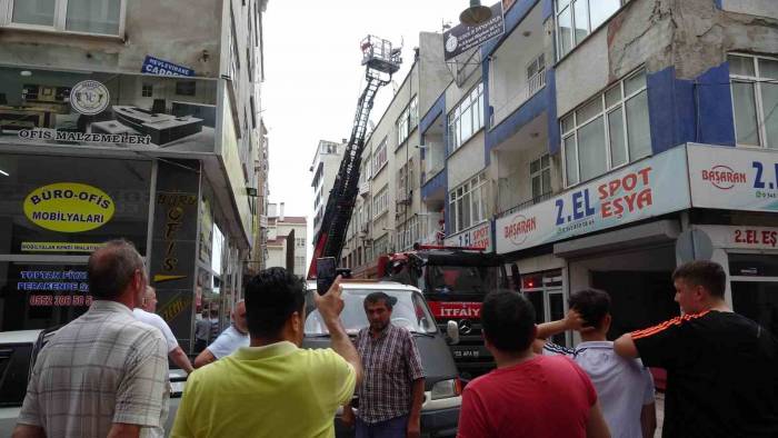 Çatı Katında Yangın