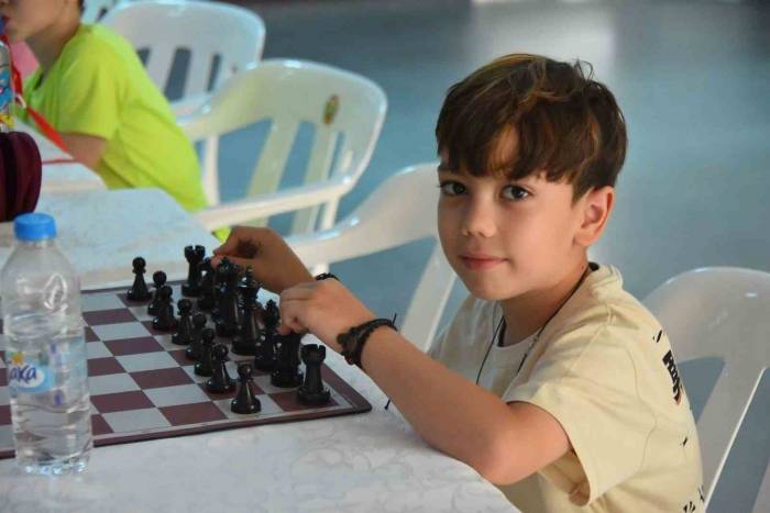 Satranç Öğrenmek İsteyen Çocuklar Metristepe Kültür Merkezi’nde Buluştu