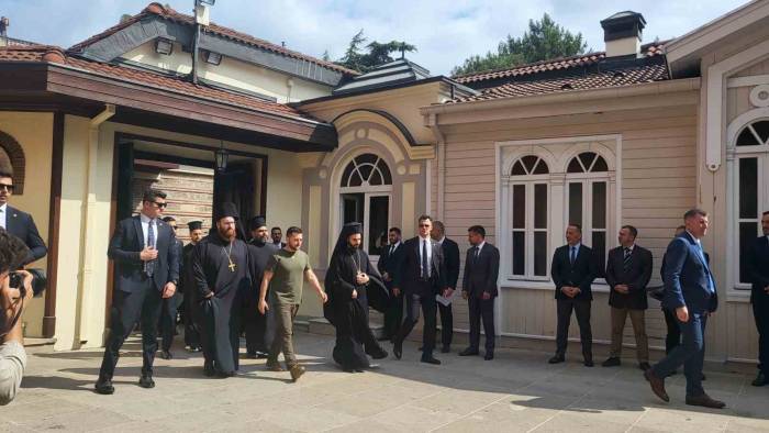 Ukrayna Devlet Başkanı Zelenski, Fener Rum Patriği Bartholomeos’u Ziyaret Etti