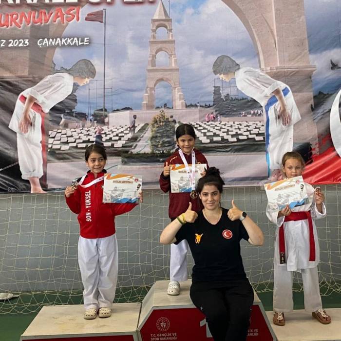 Rakiplerine Tatamiyi Dar Ettiler