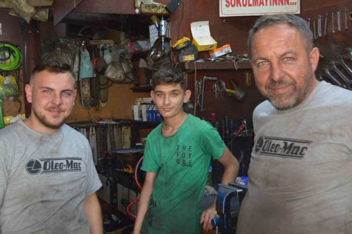 Ustadan Çırağına Doğum Günü Sürprizi