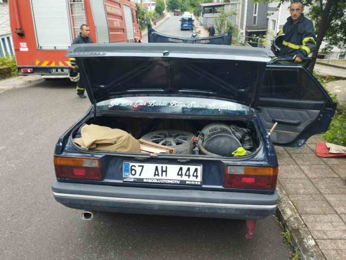 Otomobilden Çıkan Dumanlar Ekipleri Harekete Geçirdi
