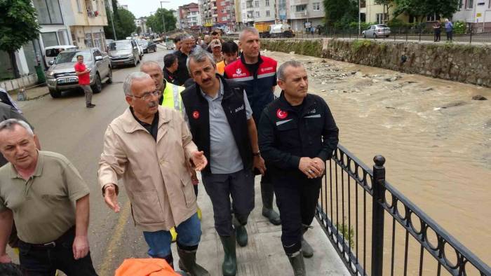 Afad Başkanı Sezer: “yağışlar Sonrası Karadeniz’de Bine Yakın Toprak Kayması Ve Heyelan Oldu”