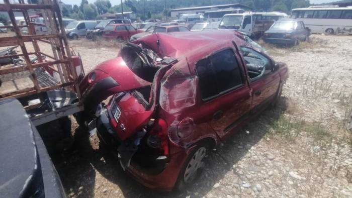 Ağaca Çarpan Otomobilin Sürücüsü Yaralandı