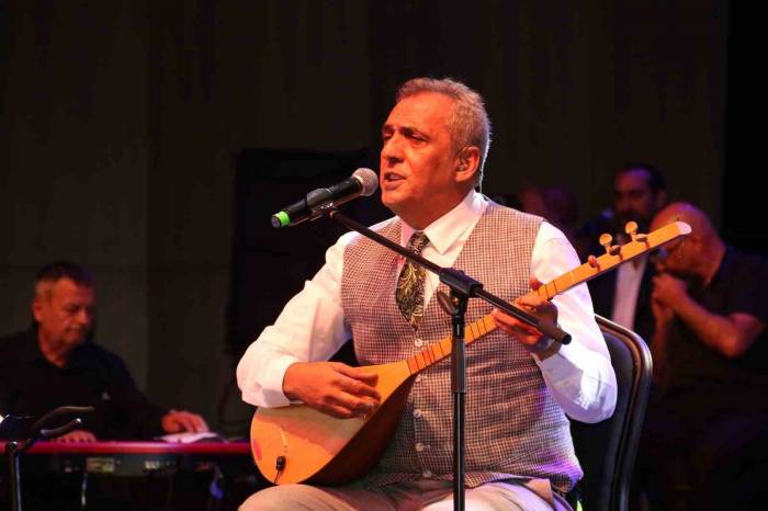 Aşık Veysel’in Türküleri Yavuz Bingöl Tarafından Seslendirildi