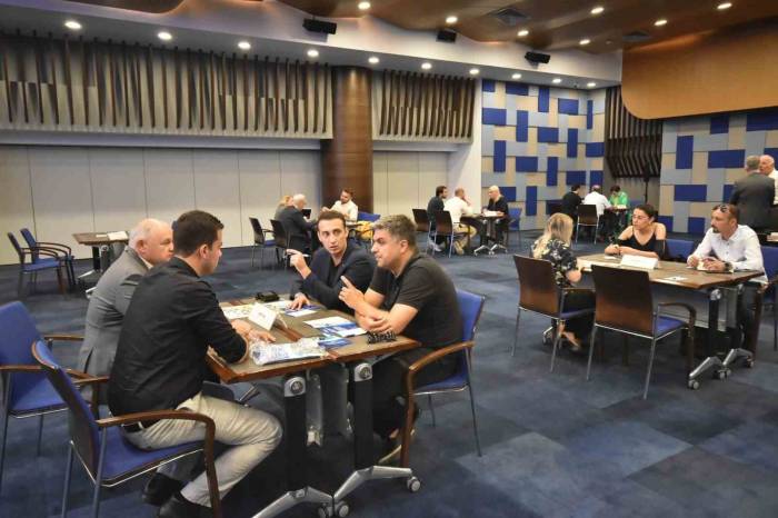 Litvanyalı Heyetten İzmir Çıkarması