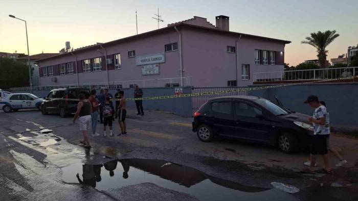 Kavga Ettiği Eski Sevgilisini Silahla Boğazından Vurdu