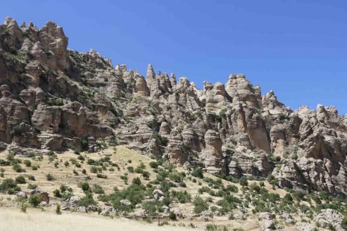 Havadan Görüntülenen Diyarbakır’ın Peribacaları Görenleri Kendine Hayran Bırakıyor