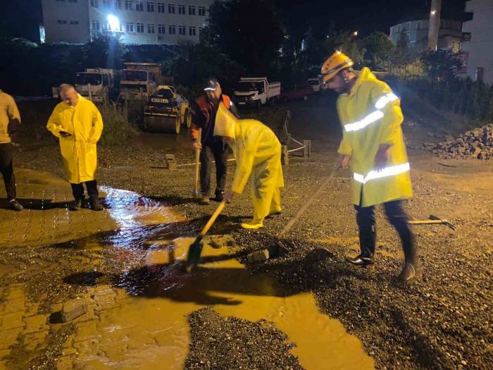 Giresun’da Sağanak Yağış Sonrası Ev Ve İşyerlerini Su Bastı