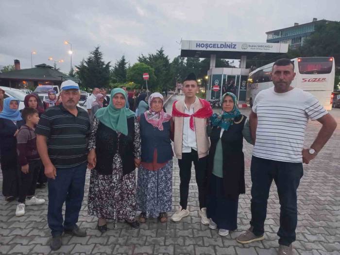 Güle Oynaya Askere Gittiler
