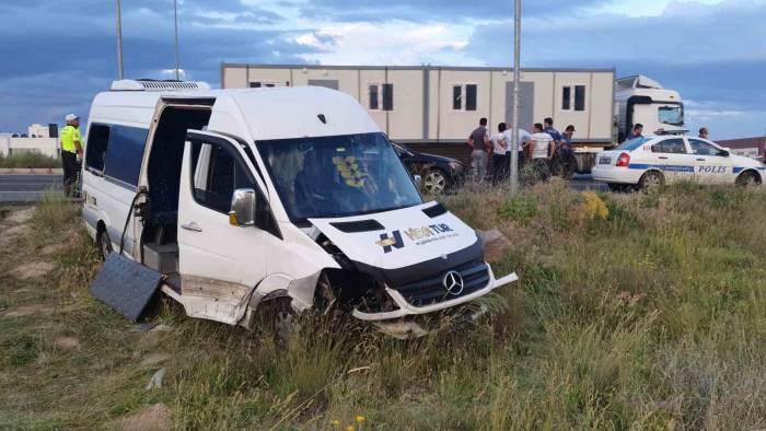 21 Kişinin Yaralandığı Kaza Kamerada