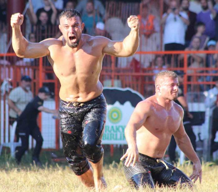 Kırkpınar’da Başpehlivan Yusuf Can Zeybek Oldu