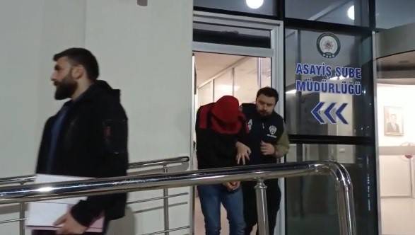 Güvenlik Kamerasına Selam Verip 3 Milyonluk Lüks Otomobili Çaldı
