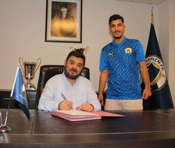 Menemen Fk’ya Borussia Dortmund Patentli Sağ Bek