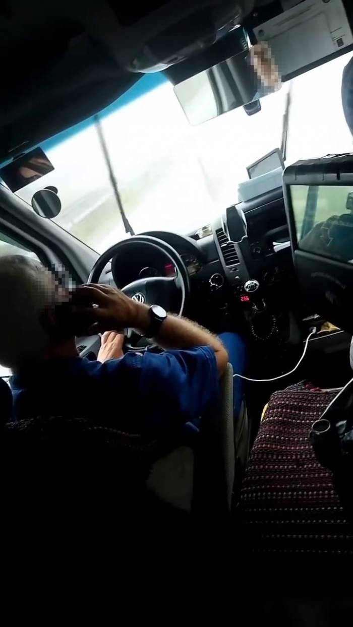Yağışlı Yolda Telefonla Konuştu, Yolcuların Canını Böyle Hiçe Saydı