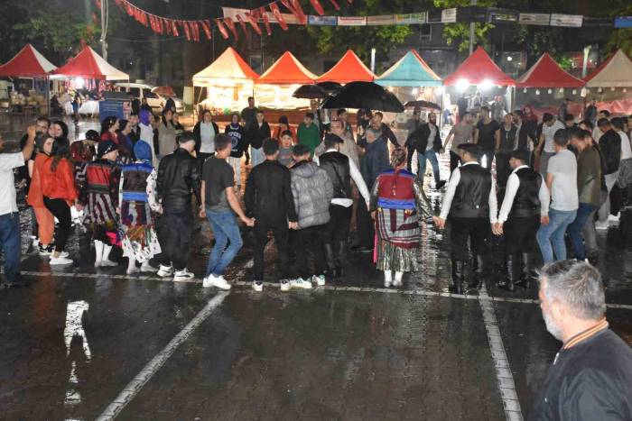 Sağanak Horona Engel Olamadı