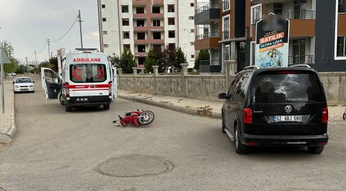 Otomobil İle Motosiklet Çarpıştı: 1 Yaralı