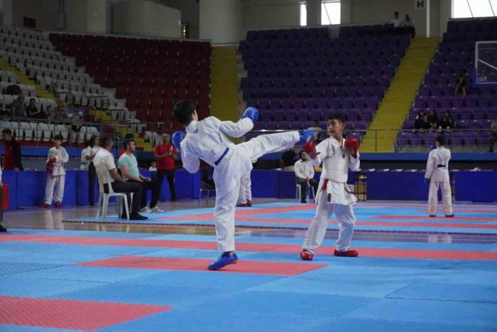 Anadolu Yıldızlar Ligi’nde Karate Yarı Final Müsabakaları Sona Erdi