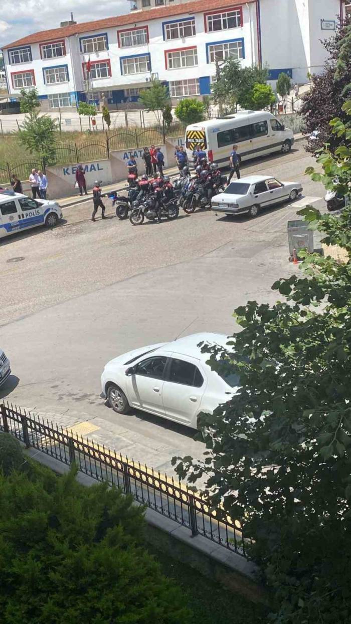 Yol Ortasında Kayınbiraderini Kurşunladı