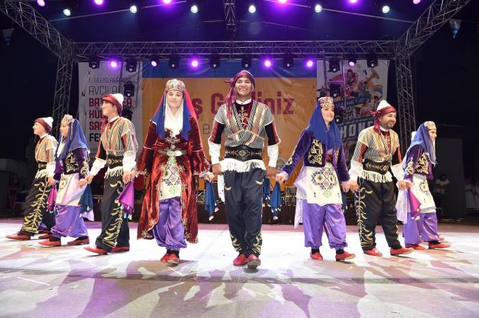 9 Ülkeden 450 Sanatçının Katıldığı Avcılar Bathonea Kültür Ve Sanat Festivali Coşkuyla Kutlandı