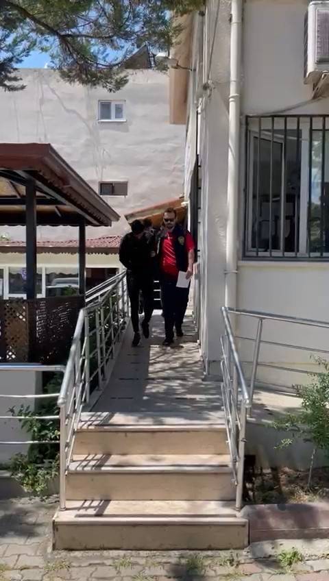 Bursa’ya Gezmek İçin Gelen Aile Hırsızların Hedefi Oldu