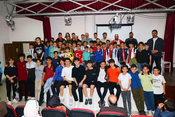 Çiftlikköy Belediyespor’un Altyapıda Yıldızı Parlıyor